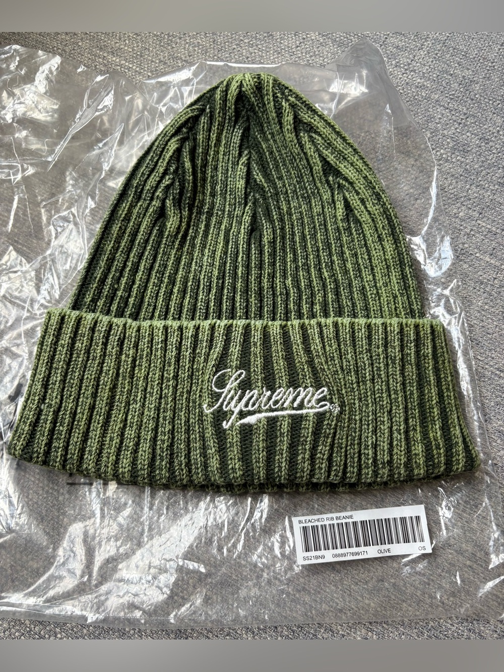 SUPREME bleached rib beanie in olive - Picture 4 of 4